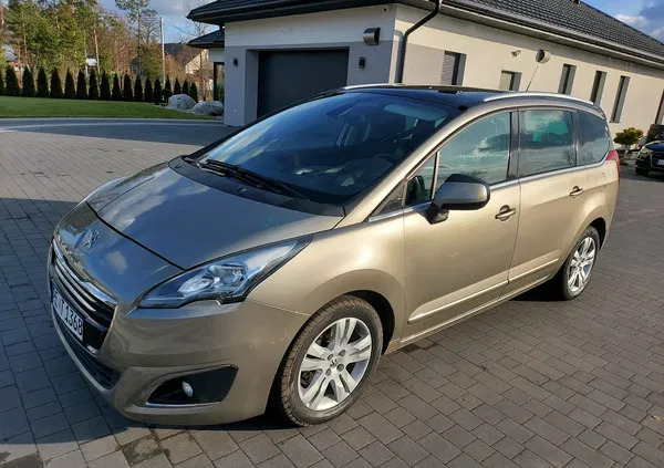 lubelskie Peugeot 5008 cena 39400 przebieg: 211432, rok produkcji 2014 z Pieniężno